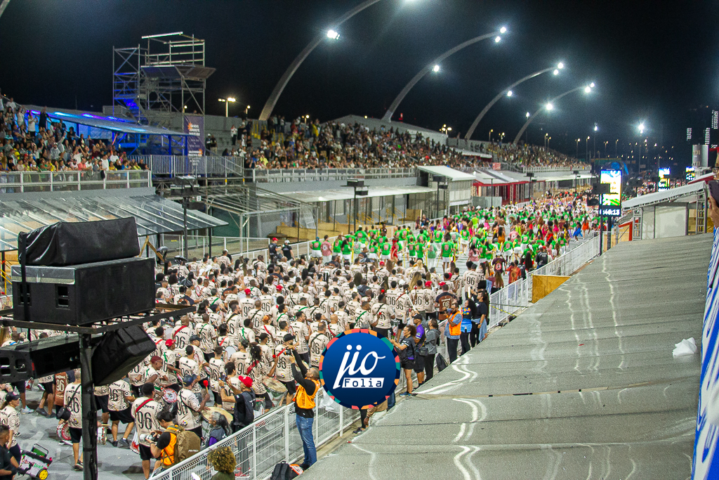 O Sambódromo do Anhembi recebeu mais 6 escolas neste sábado 24/01, com destaque para a Unidos do Peruche que realizou seu único ensaio técnico