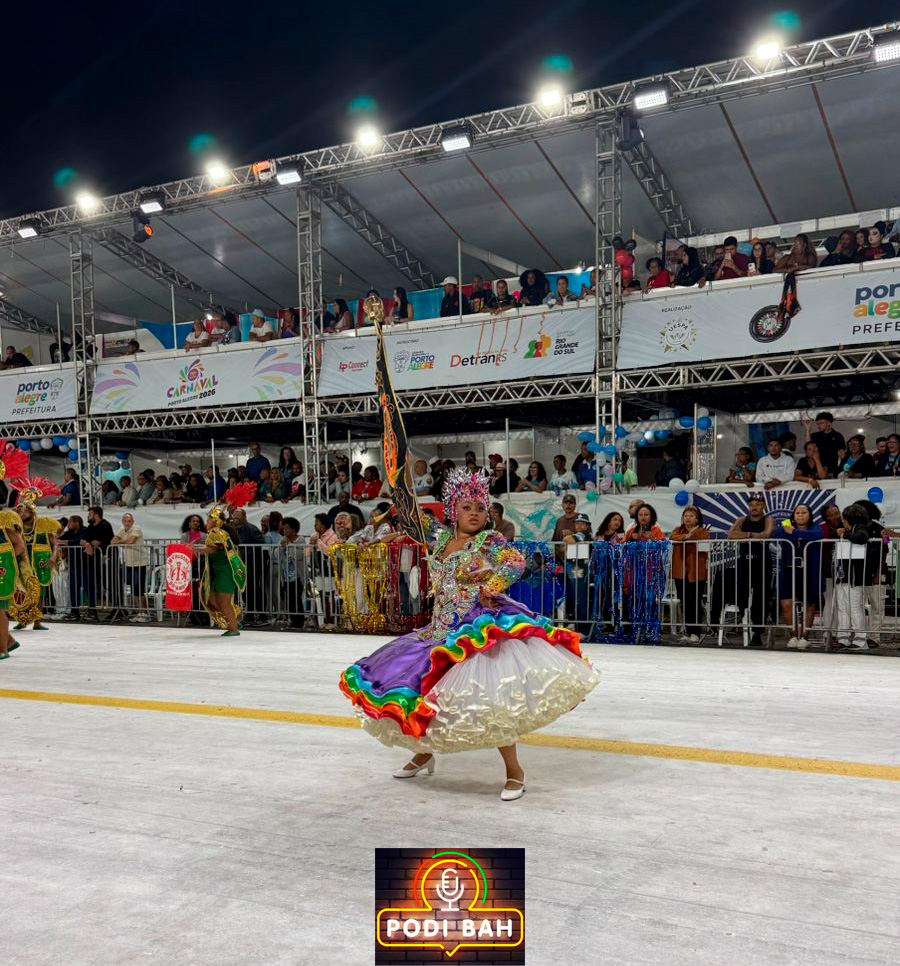 Imperatriz Dona Leopoldina estoura em oito minutos desfile em homenagem a Evandro Hazzy.