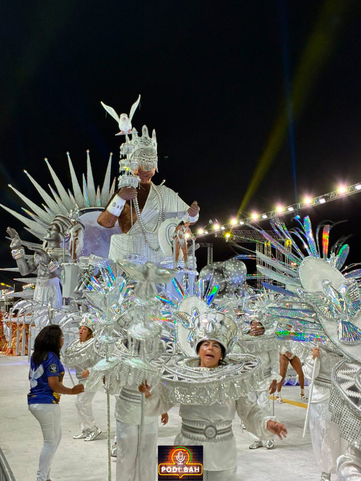 Vila Isabel levanta o Porto Seco com enredo sobre Ailton Graça e se credencia ao título.