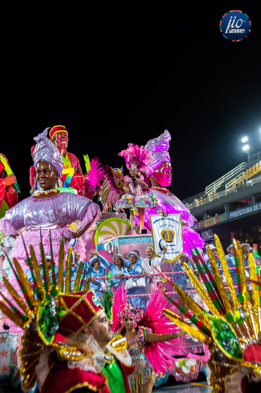 A Escola de Samba Imperador do Ipiranga trouxe para a Avenida o Sincretismo e Colorido dos Ibejis