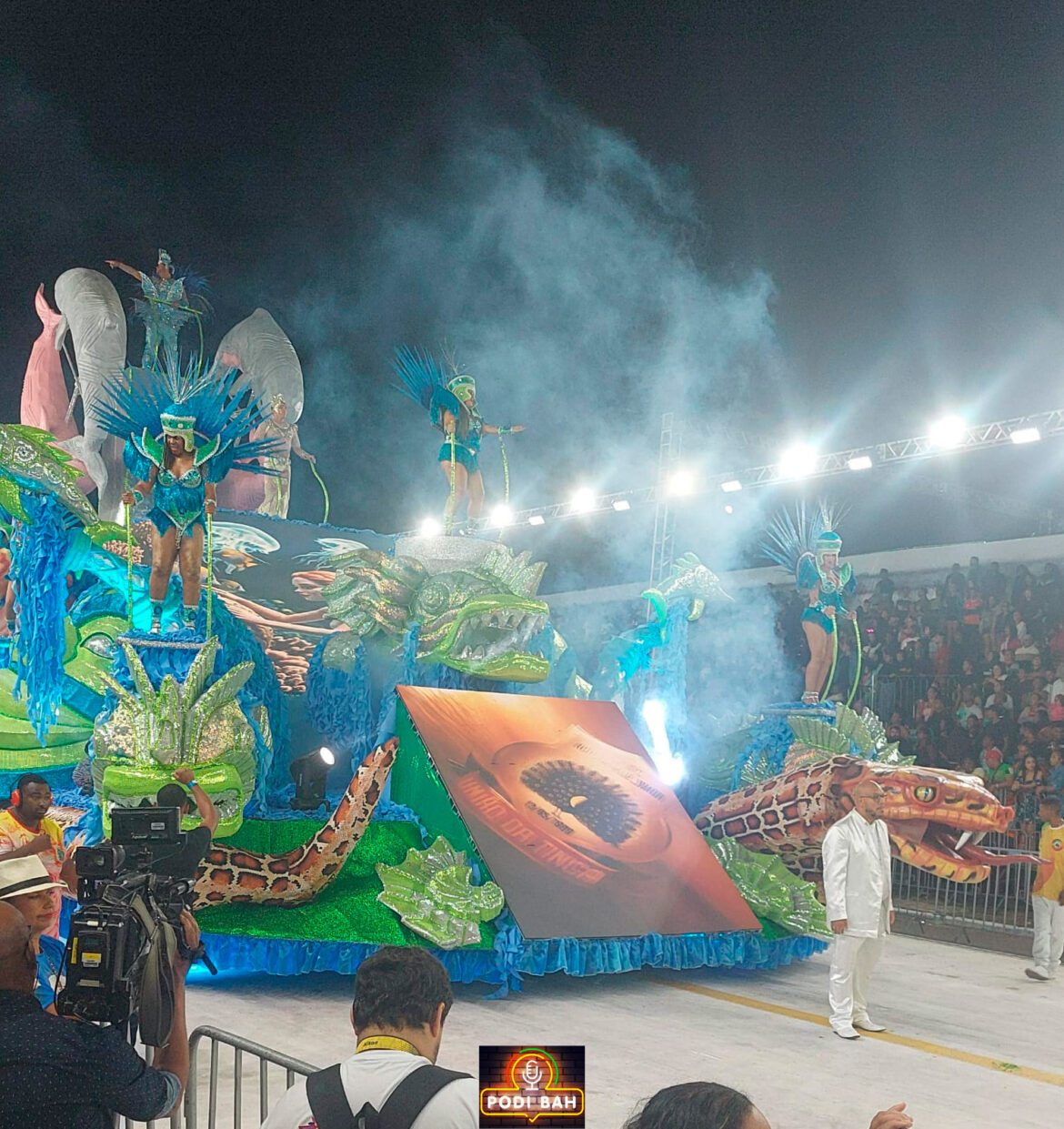 Abrindo a segunda noite do Grupo Especial de Porto Alegre, União da Tinga fala sobre a Água no sambódromo Porto Seco